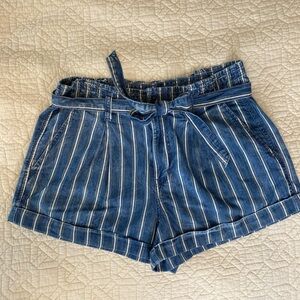 American Eagle Striped Blue Denim Pleatet Paper Bag Shorts women’s size 8 Retro